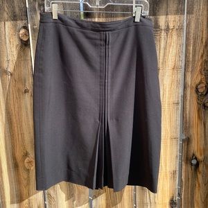 Black shirt! Apostrophe Essentials pencil skirt w/ Pleat accents workwear office
